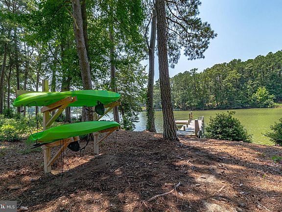 5th image of 408 Smith Point Rd