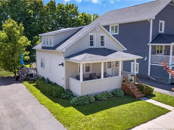 138 Victoria St, Fredericton, NB E3B 1W1