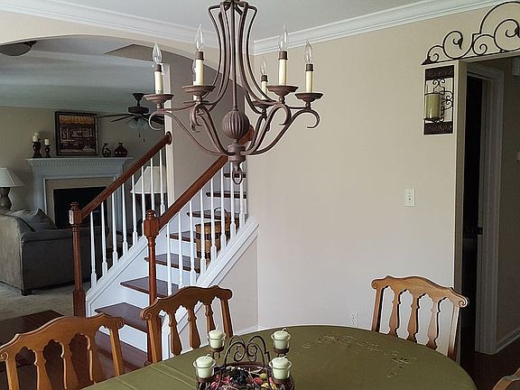 5th image of 10936 Maxwell Manor Ln