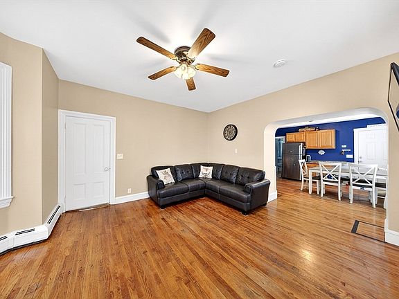 3rd image of 77 Langley St
