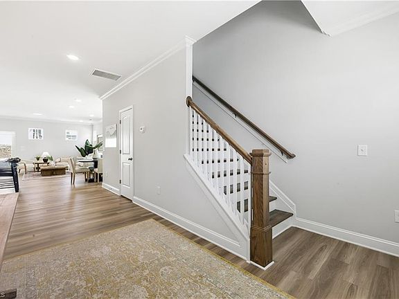 3rd image of 102 Oakdale Forest Ln