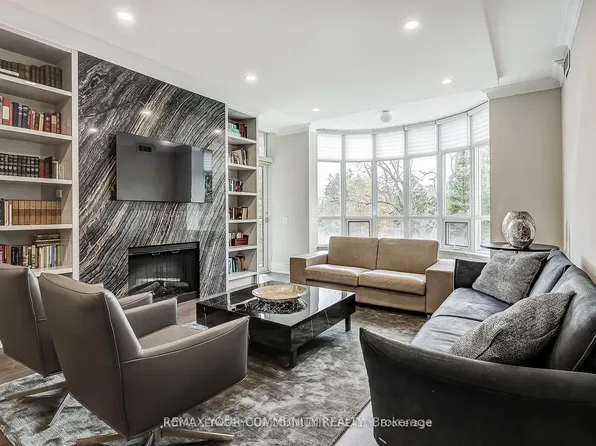 7071 Bayview Ave #304, Markham, ON L3T 7Y8