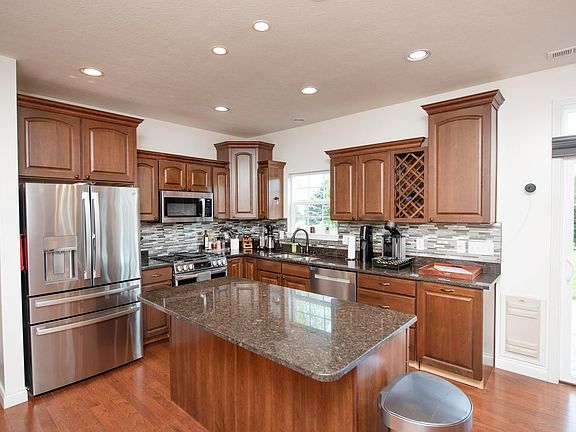 5th image of 3472 Tunbridge Way