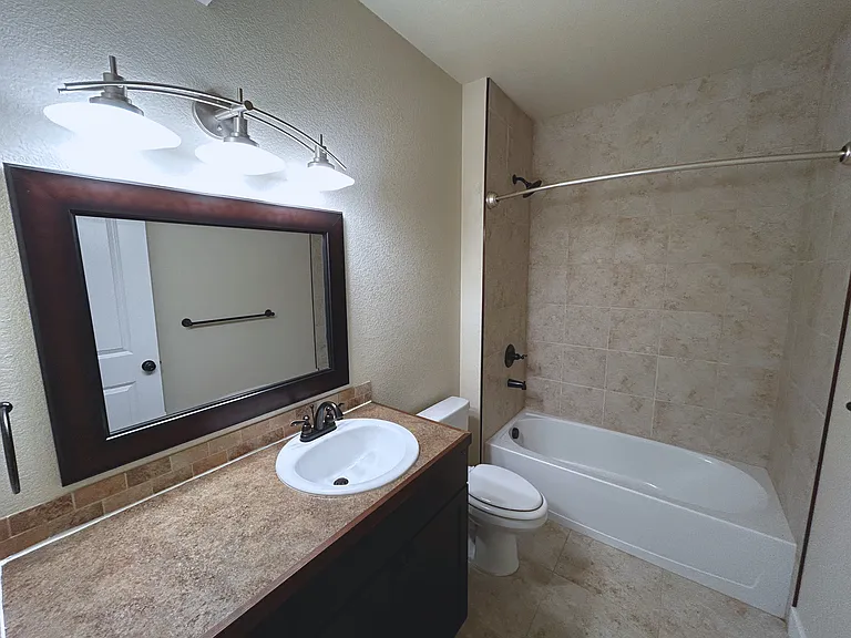 2521 Des Moines Dr #104 — Photo 23