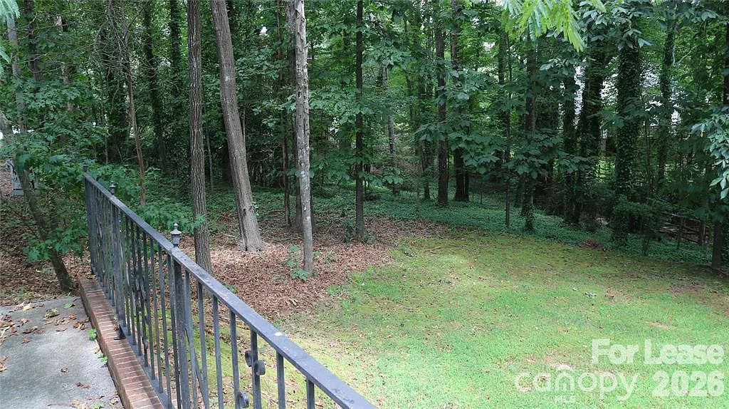 2 bed, 1.5 bath, 1270 sqft, $1,600 — Photo 4
