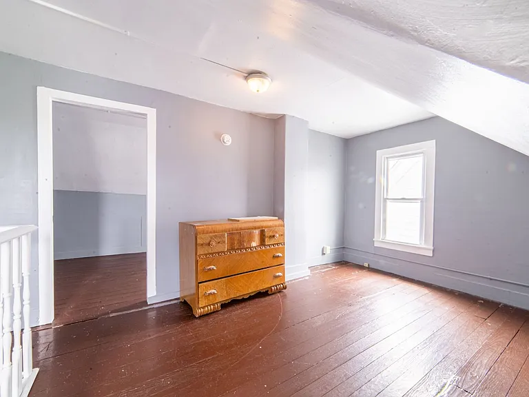 351 N Laurel St — Photo 6