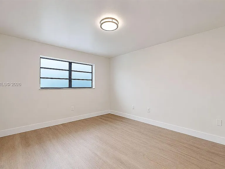 1670 W 42nd St #1672 — Photo 35
