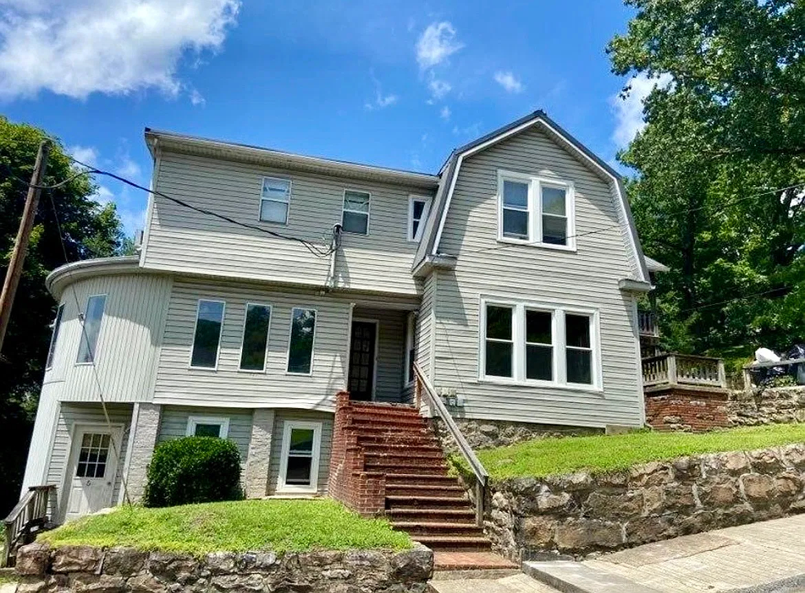 1 bed, 825 sqft, $900 — Photo 1
