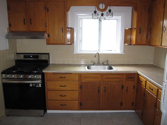 3rd image of 366 Hollis St #2