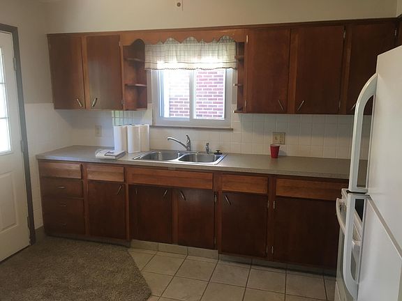 3rd image of 394 E Huston St Fl 1ST
