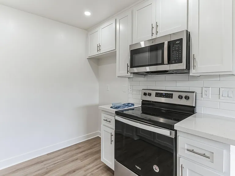 Renaissance Apartments — Photo 11
