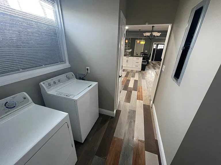 806 E 38th St #3 — Photo 9