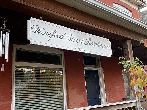 3rd image of 186 Winifred St W #186
