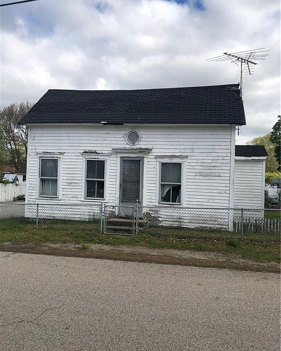 2nd image of 22 24 River St E