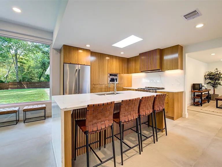 303 Isolde Dr — Photo 10