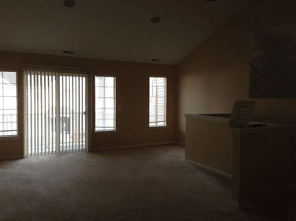 3253 Whitaker Dr