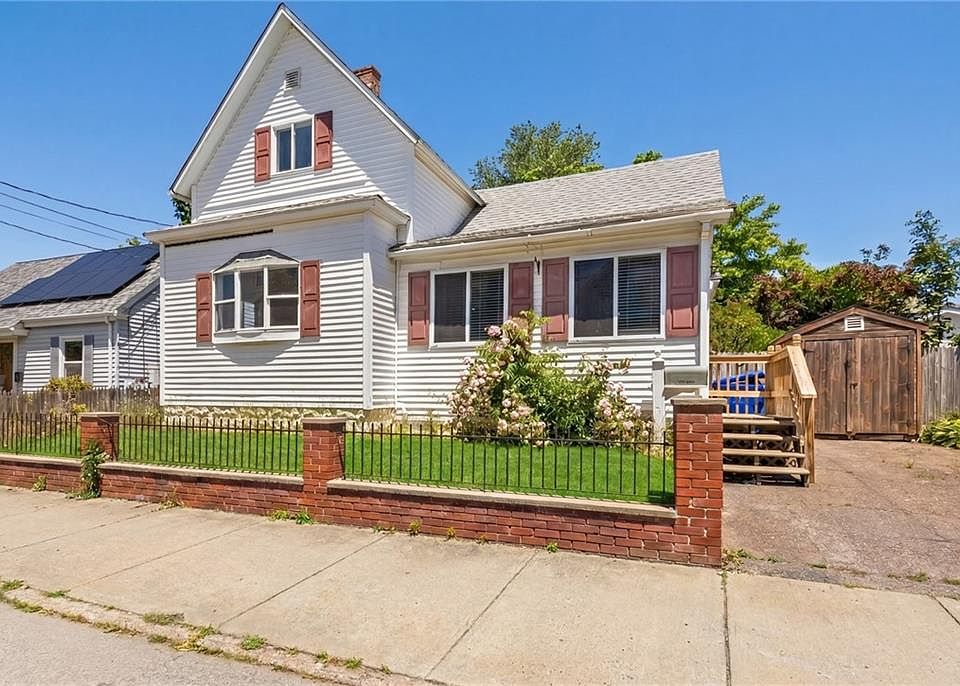 1st image of 121 Samuel Ave