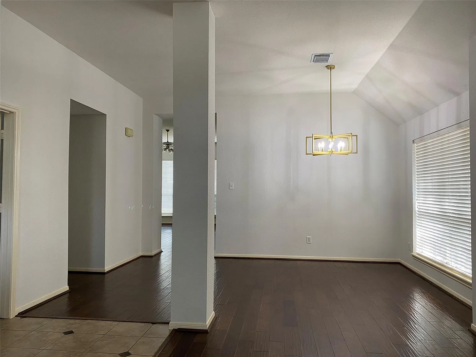 3 bed, 2056 sqft, $2,450 — Photo 2