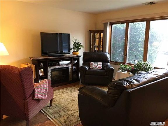 4th image of 20 Laurel Ave APT 15