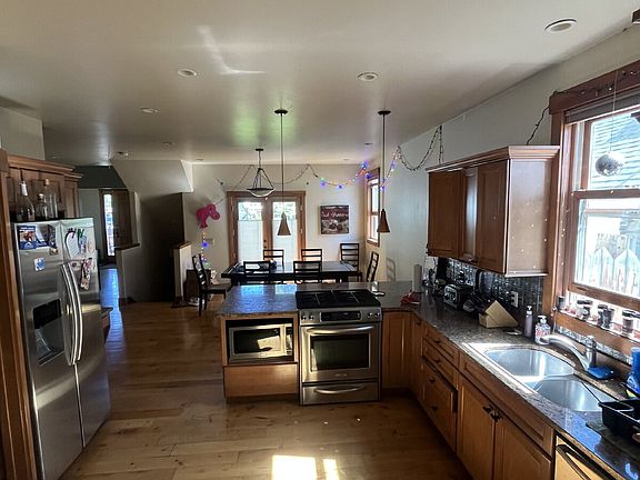 5th image of 246 Garfield Ave Room 4