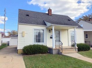 1069 10th St, Wyandotte, MI 48192