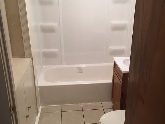 3rd image of 2408 W Antoinette St