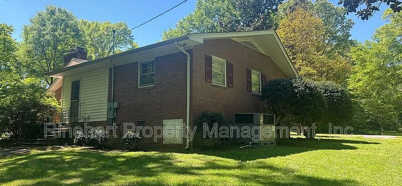 3 bed, 2.0 bath, 1959 sqft, $2,300 — Photo 3