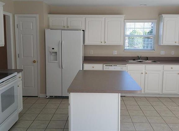 2nd image of 945 Baylor Cir