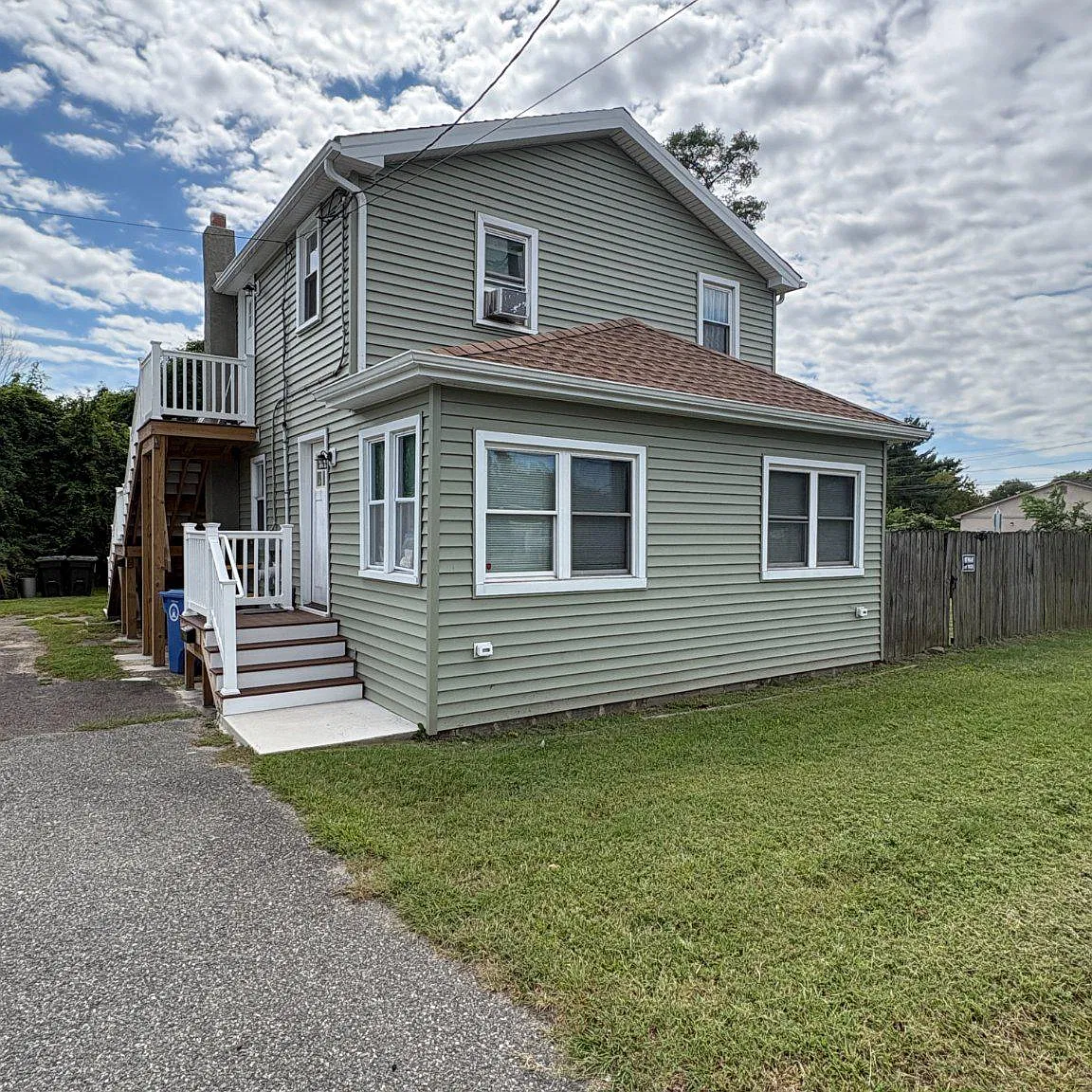 2 bed, 1.0 bath, 1551 sqft, $1,900 — Photo 1