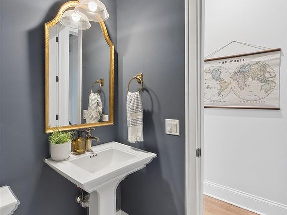 3rd image of 5909 Flagg Creek Ln