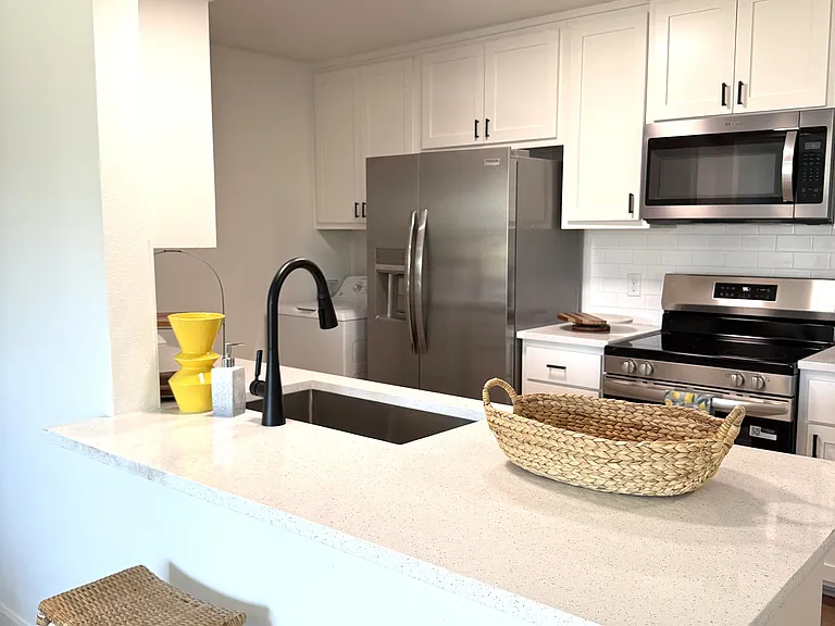 1120 W Cato Springs Rd — Photo 8