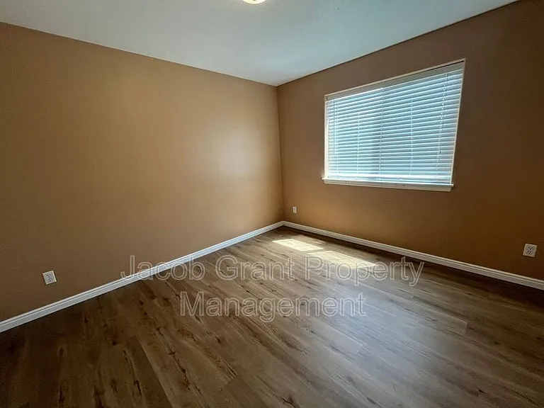 975 Eve Dr #1 — Photo 6