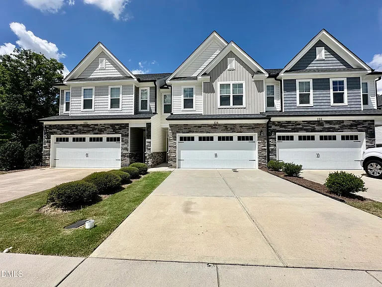 124 Orvis Dr — Photo 2