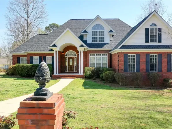 1912 Berry Hill Dr, Opelika, AL 36801