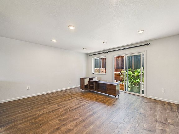 5th image of 2444 Frances St