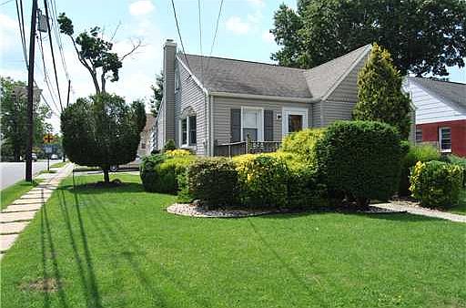 3rd image of 34 Woodland Ave