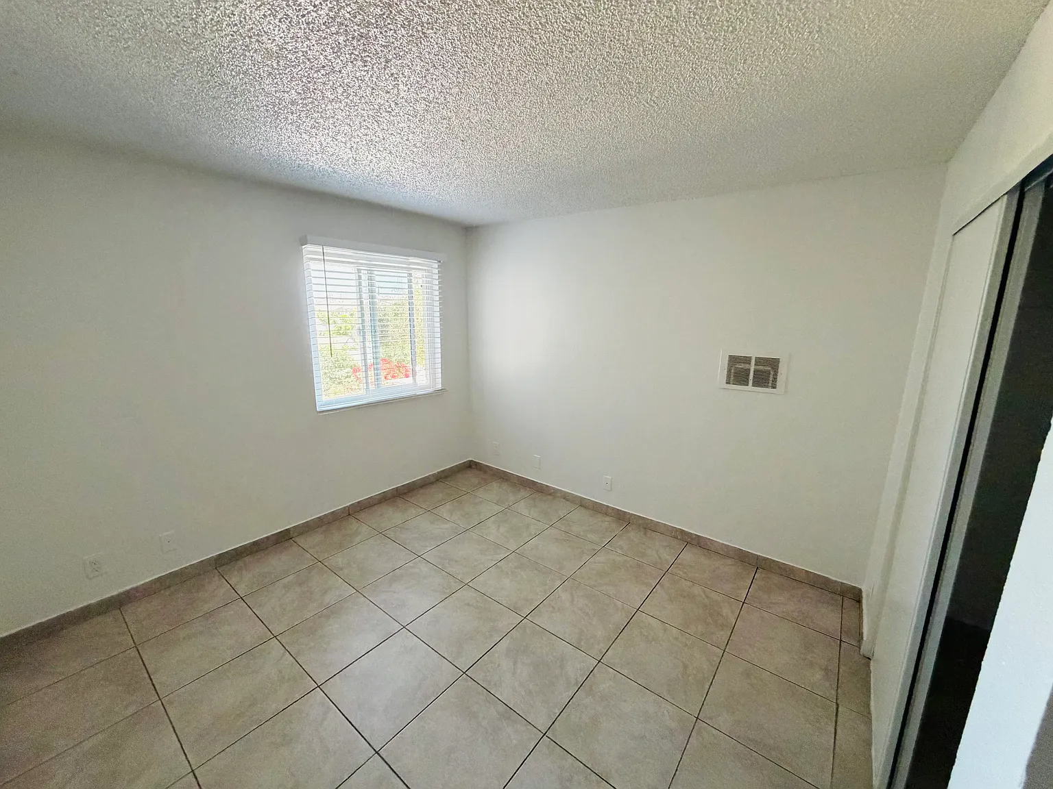 1 bed, 835 sqft, $1,695 — Photo 3