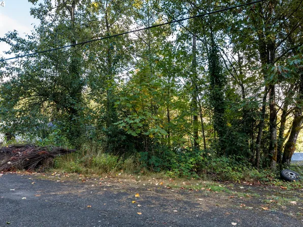 512 W 1st St, Rainier, OR 97048