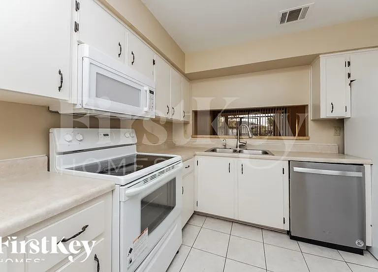 610 Fresno Ct — Photo 9