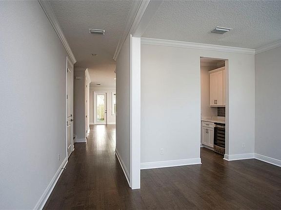 3rd image of 4004 W Santiago St