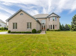 56 Park View Ln, Hawthorn Woods, IL 60047
