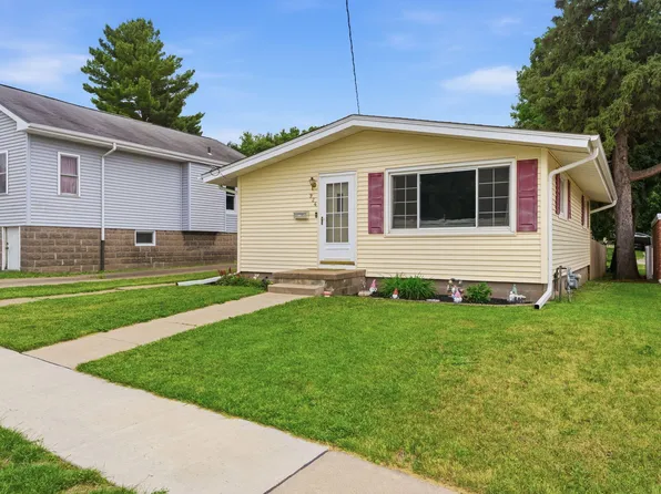 924 Fuller St, Muscatine, IA 52761