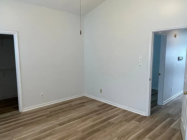 480 Saltaire Dr — Photo 33