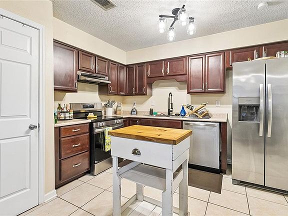 5th image of 2410 Pelican St