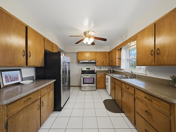 5th image of 3718 Hillcrest Pl