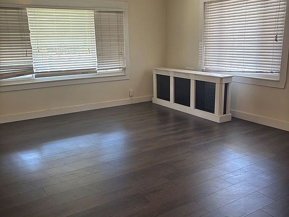 5th image of 409 Parade St