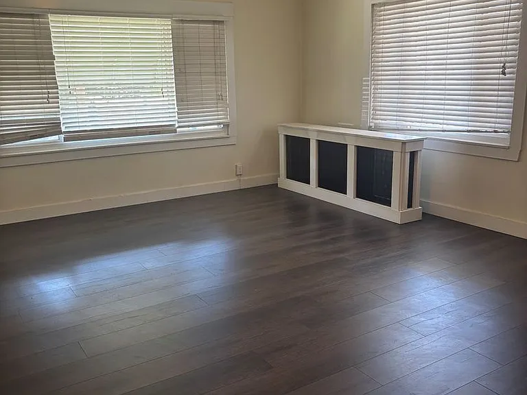 409 Parade St — Photo 5