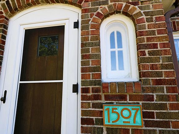 2nd image of 1507 E Oakland Ave