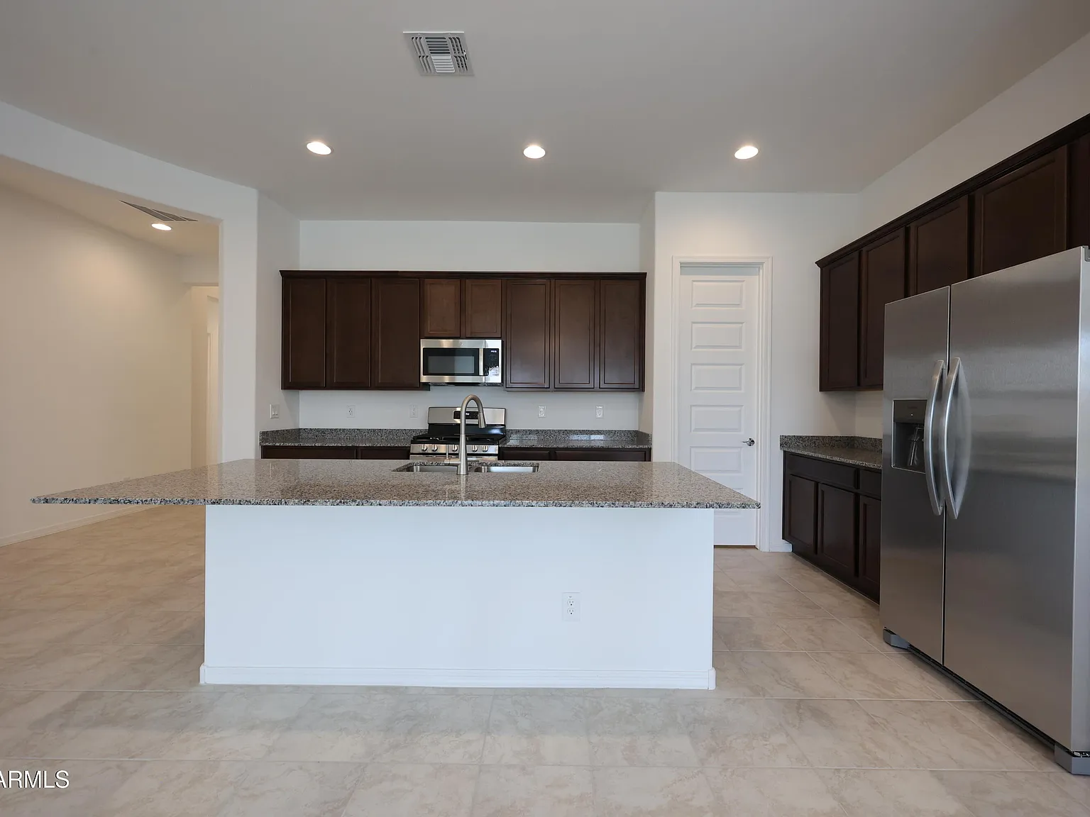 3 bed, 2.0 bath, 1982 sqft, $2,500 — Photo 2