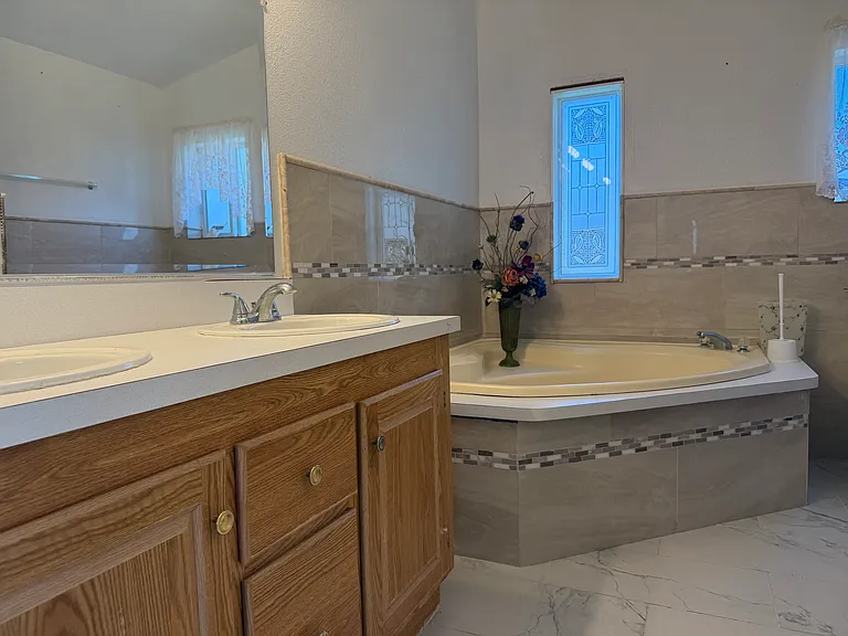 115 E 470 N — Photo 11